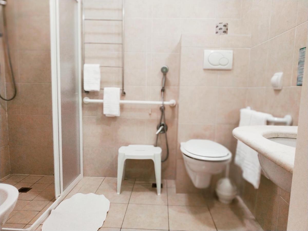 Hotel Alexander Riccione Buitenkant foto
