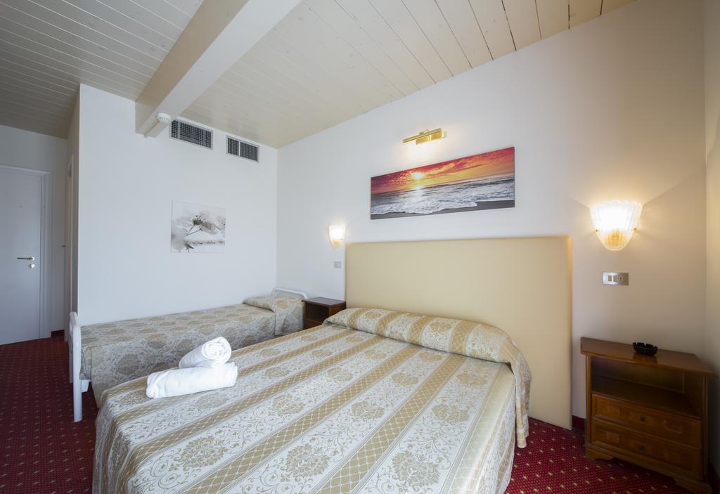 Hotel Alexander Riccione Buitenkant foto