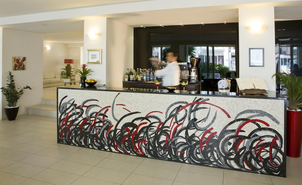 Hotel Alexander Riccione Buitenkant foto