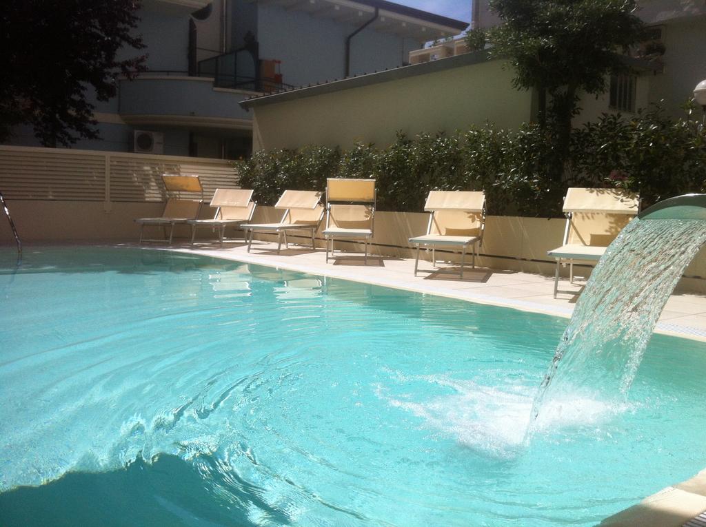 Hotel Alexander Riccione Buitenkant foto