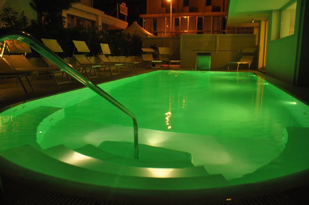 Hotel Alexander Riccione Buitenkant foto