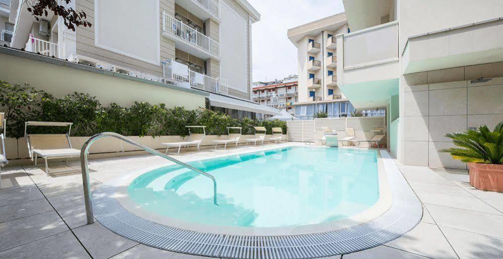 Hotel Alexander Riccione Buitenkant foto